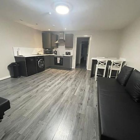 Hosted By Ryan - 2 Bedroom Apartment リヴァプール エクステリア 写真